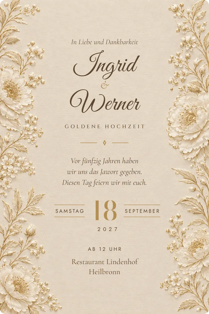 Einladung zur Goldenen Hochzeit mit cremefarbenen Blüten aus der Tor-Einladung Abendgold